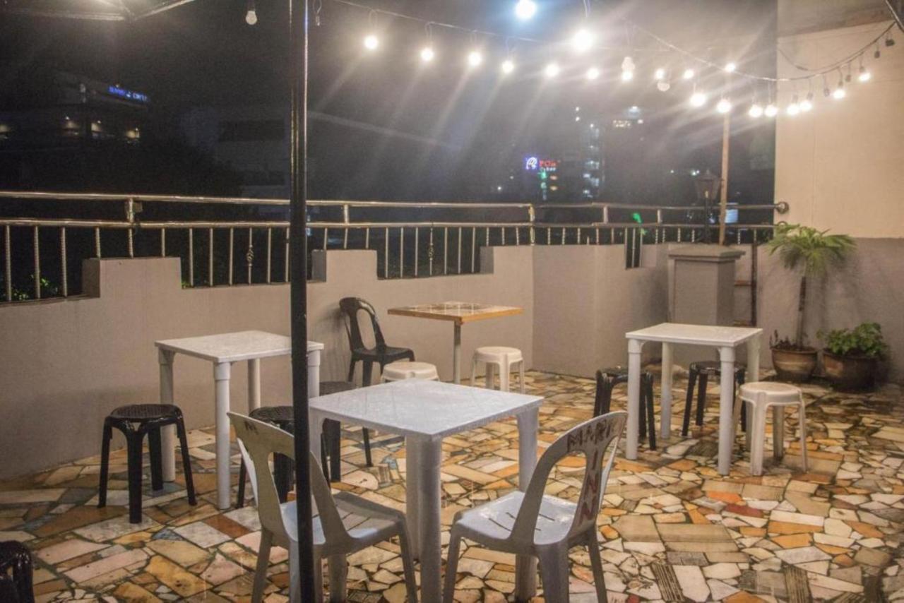Bunks Hostel (Adults Only) Cebu Exterior foto