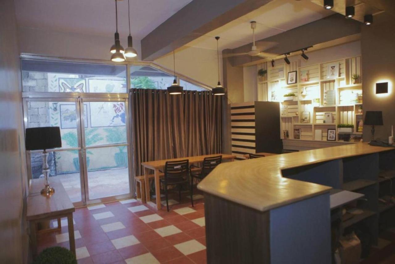Bunks Hostel (Adults Only) Cebu Exterior foto
